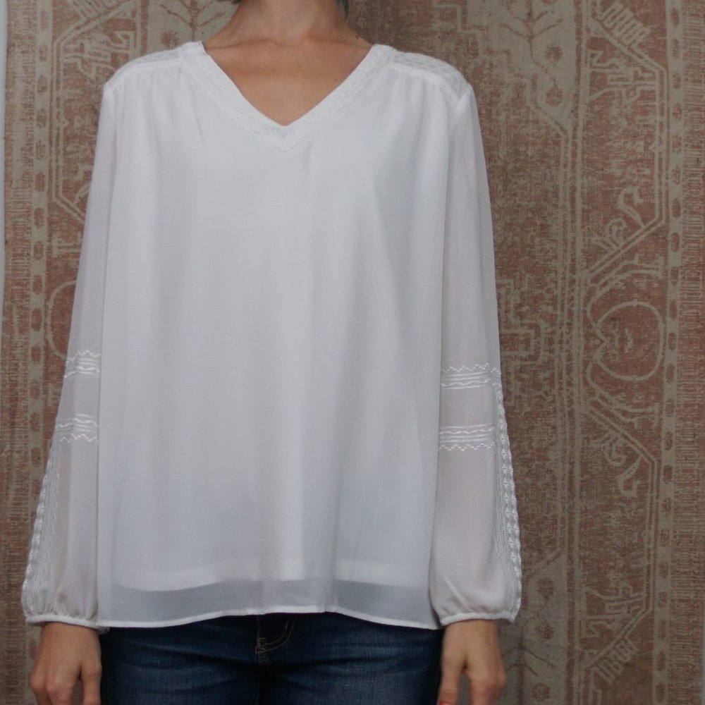 ⭐Adiva long sleeve embroidered detail blouse